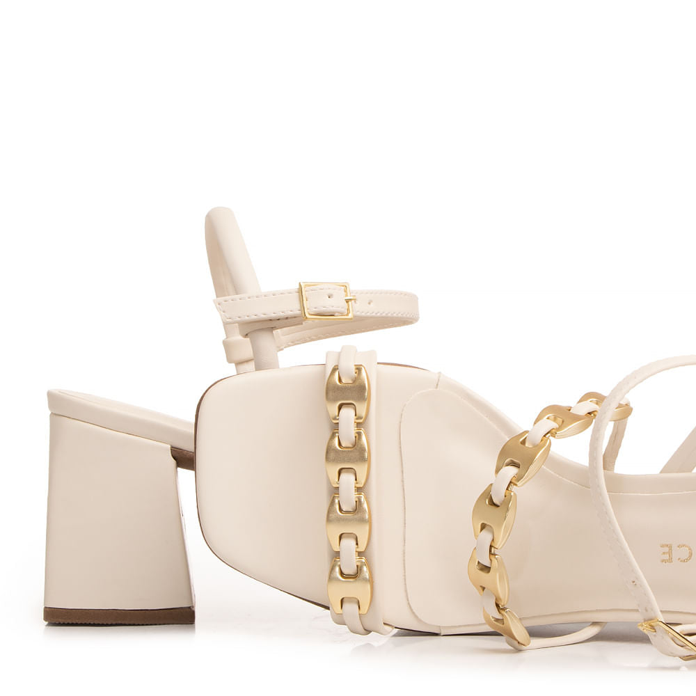 Sandália Off White  Enfeite Corrente